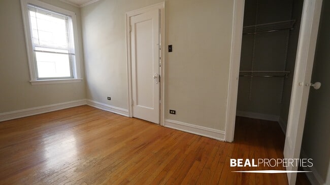 Building Photo - 544 W Surf St