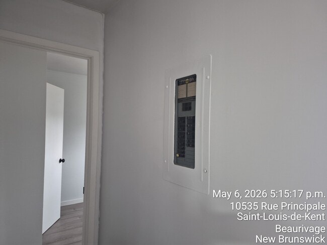 Building Photo - 10535 Rue Principale