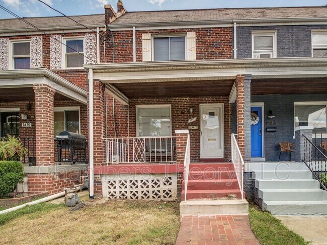 Building Photo - 1417 Downing St NE