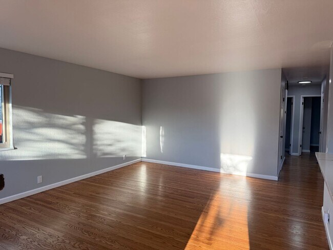 Foto del edificio - Renovated 3-Bedroom Single Family Home in Pinole Available Now!!!
