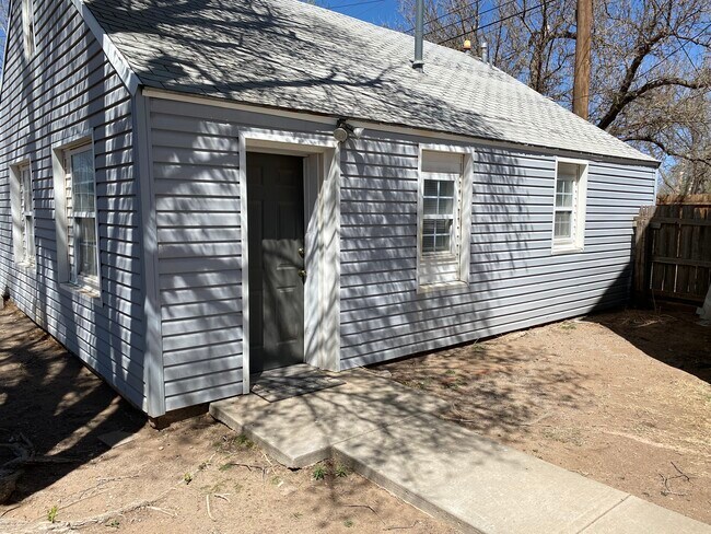 Building Photo - 911 5th Ave