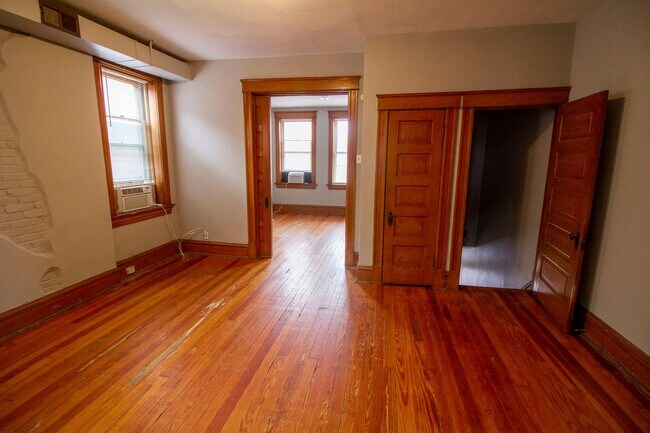 Building Photo - 3407 Winnebago St