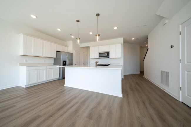 Building Photo - 10429 Ithaca Ln N