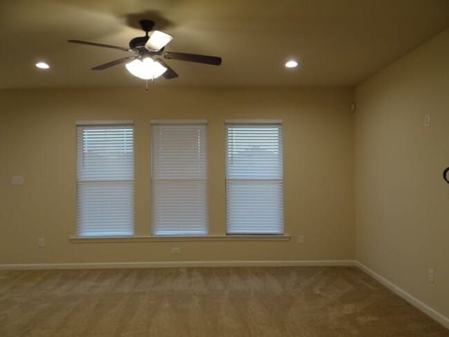 Building Photo - Beautiful Home for Lease in Denham Springs