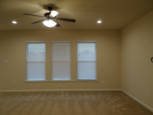 Foto del edificio - Beautiful Home for Lease in Denham Springs