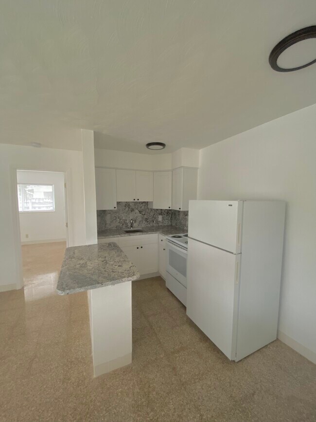 Foto del edificio - 1241 NE 16th Ter