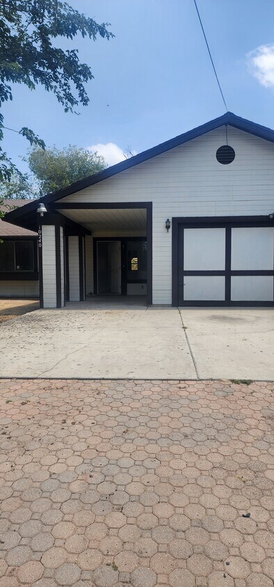 Front - 10240 56th St