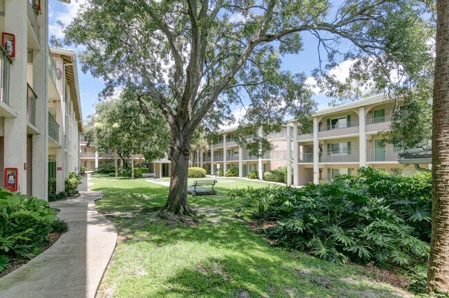 Foto del edificio - Move-In by July 30th and receive $400 off ...