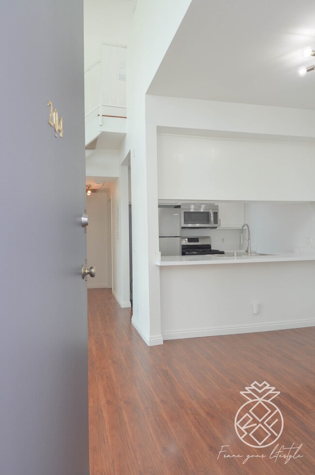 Building Photo - 1727 Glendon Ave
