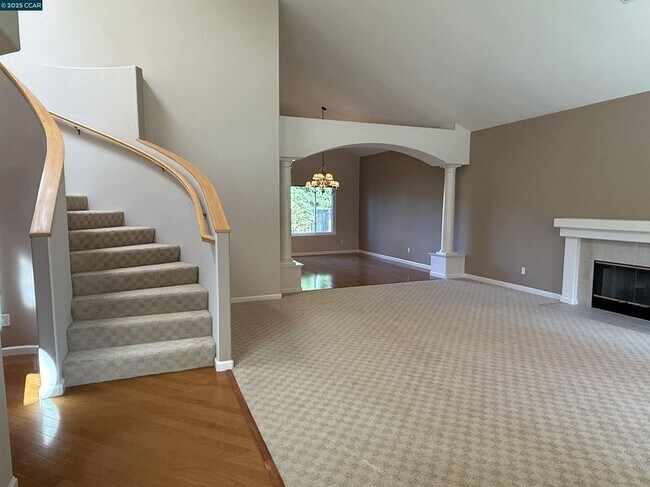 Foto del edificio - 600 Bourne Ct