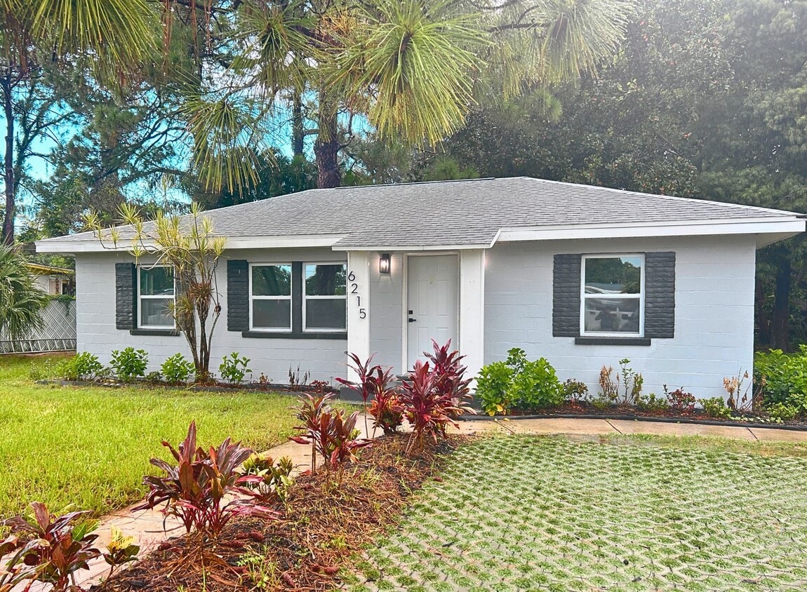 Newly Renovated 2-Bed, 1-Bath Duplex with ... - Newly Renovated 2-Bed, 1-Bath Duplex with ...
