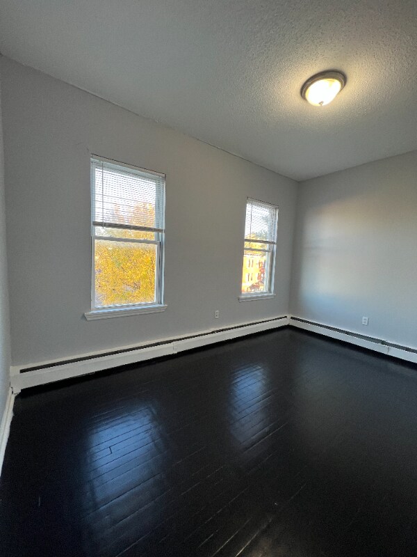 313 Garden St Unit 3rd floor, Hartford, CT 06112 Room for Rent in