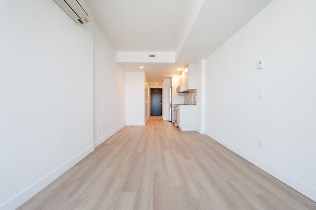 Building Photo - 1001 Rue Lucien-L'allier