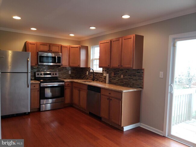 Building Photo - 29 Renza Ln