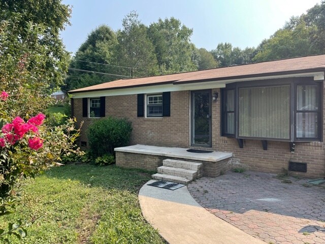 Primary Photo - 3002 Fallswood Dr
