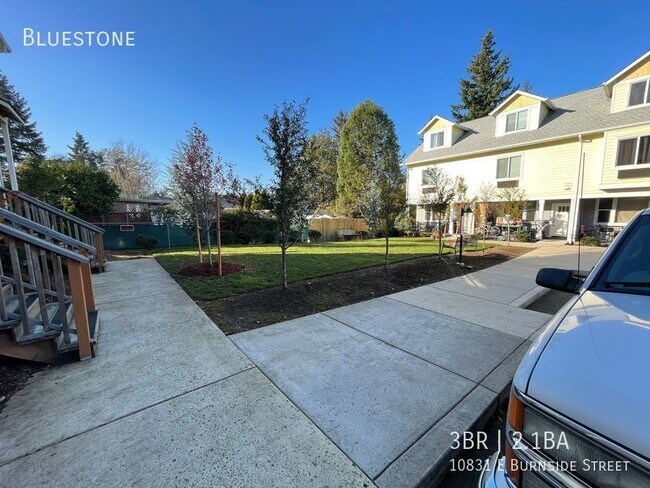 Building Photo - Newer 3br/2.5ba Townhome