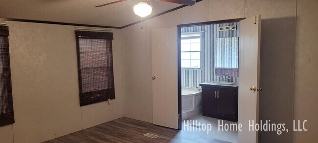Foto del edificio - 69 Hilltop Rd