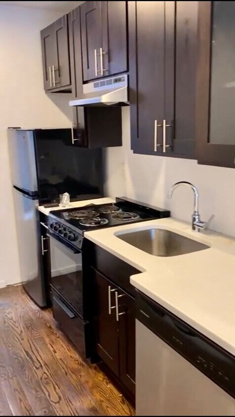 Foto principal - 909 Nostrand Ave