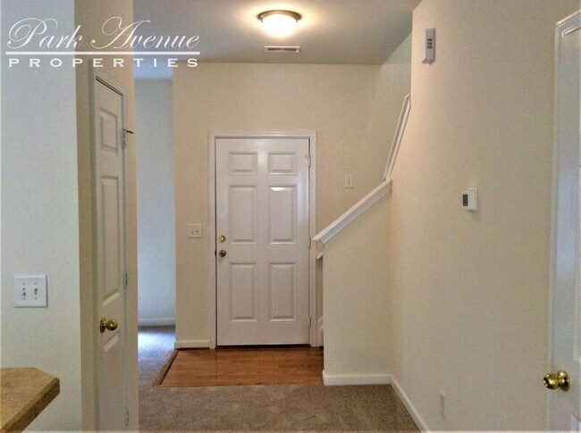 Foto del edificio - 8641 Wandering Creek Way
