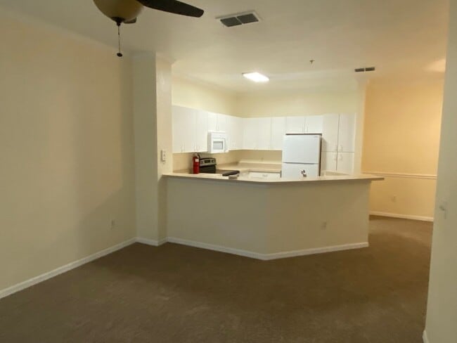 Building Photo - Condo for rent