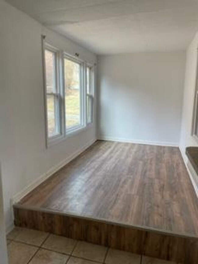 Building Photo - New Listing!