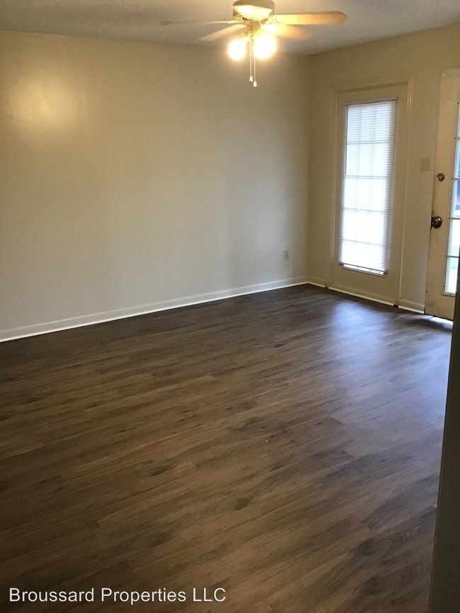 Building Photo - 202 Cantal Dr