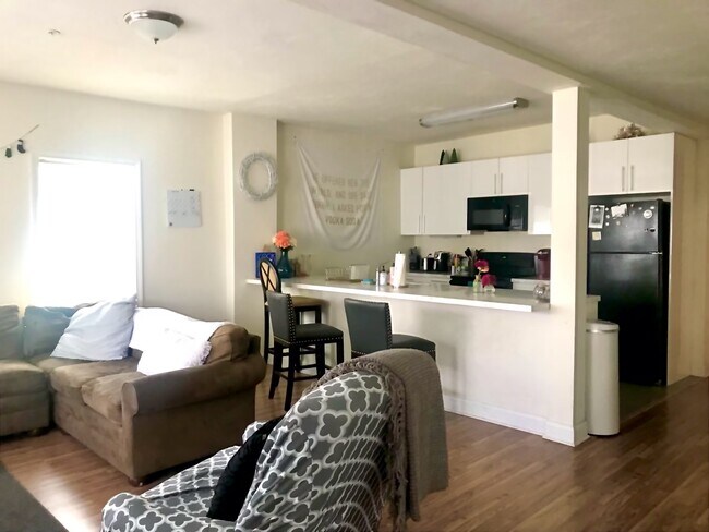 Foto del edificio - 25 Savin Hill Ave