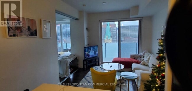 Building Photo - 65 St Mary St