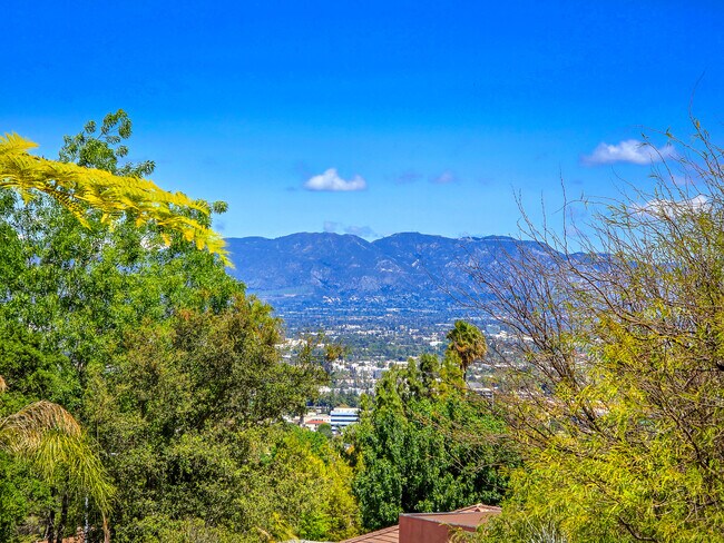 Foto del edificio - 3690 Crownridge Dr