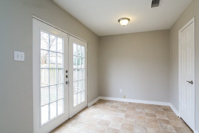 Foto del edificio - 5511 Deer Timbers Trail