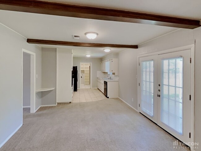 Building Photo - 220 Revere Dr