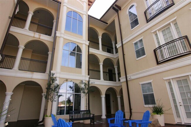 Foto del edificio - 7134 Mapleridge St