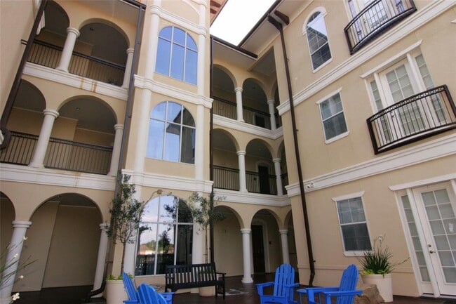 Building Photo - 7134 Mapleridge St