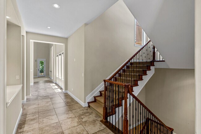 Building Photo - 11 Sommerset Cir
