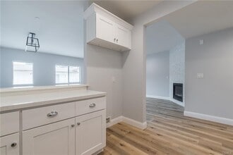 Building Photo - 2340 Montrose Ave