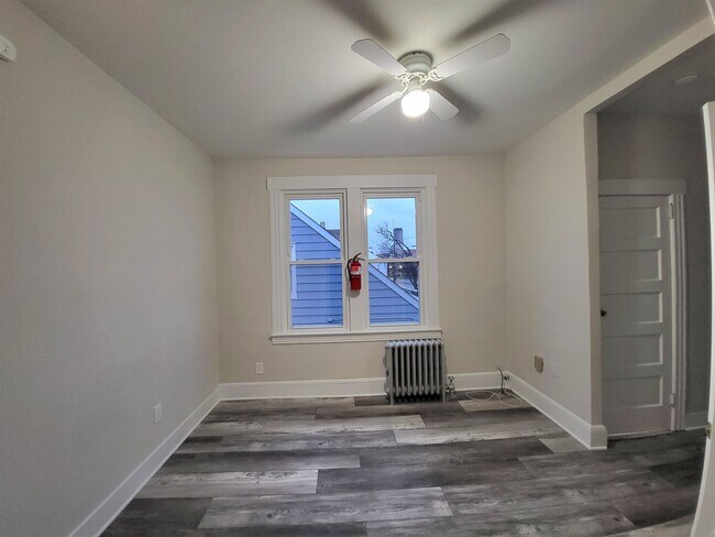 Building Photo - 856 Paterson Ave