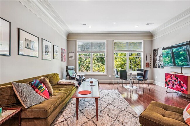 Foto del edificio - Great Luxury 3 Bedroom 2 Bath on H st NE! Offering half month free rent with a 12 month lease