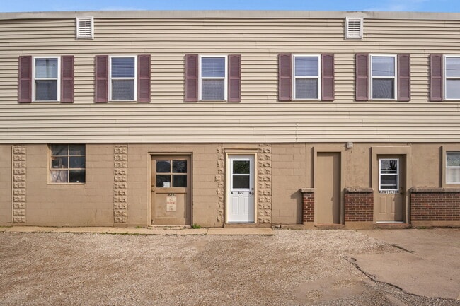 Foto del edificio - 827 E Wilson St