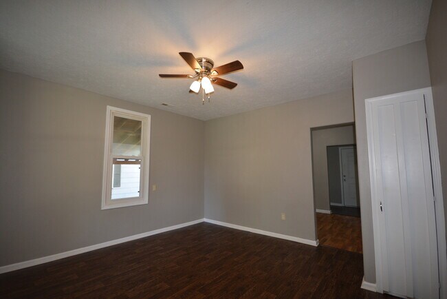 Foto del edificio - 2 Bedroom 1 Bath Home with a Carport
