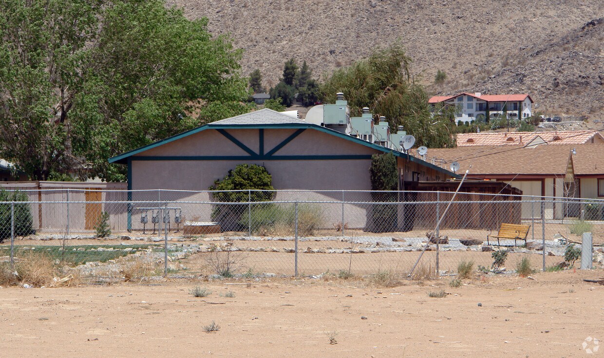 Building Photo - 15951 Serrano Rd