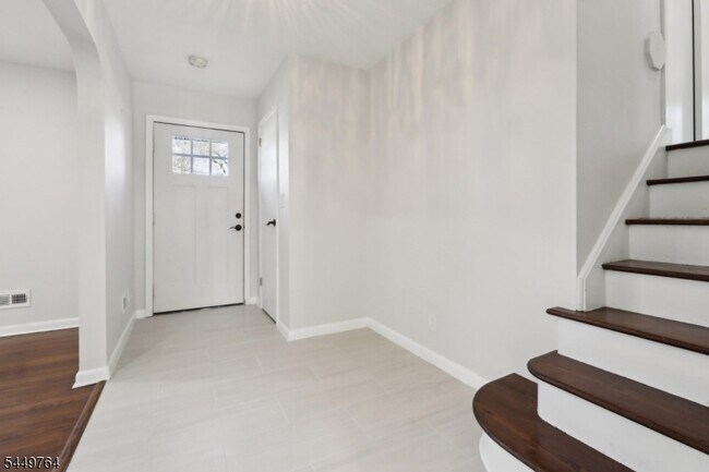 Foto del edificio - 287 Country Club Dr