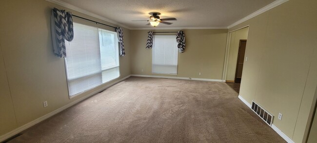 Building Photo - 5 Bedroom home near the lake & BSU