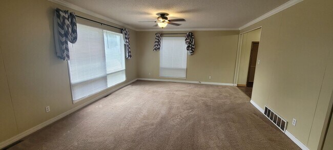 Foto del edificio - 5 Bedroom home near the lake & BSU