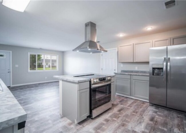 Building Photo - 260 Foothill Dr