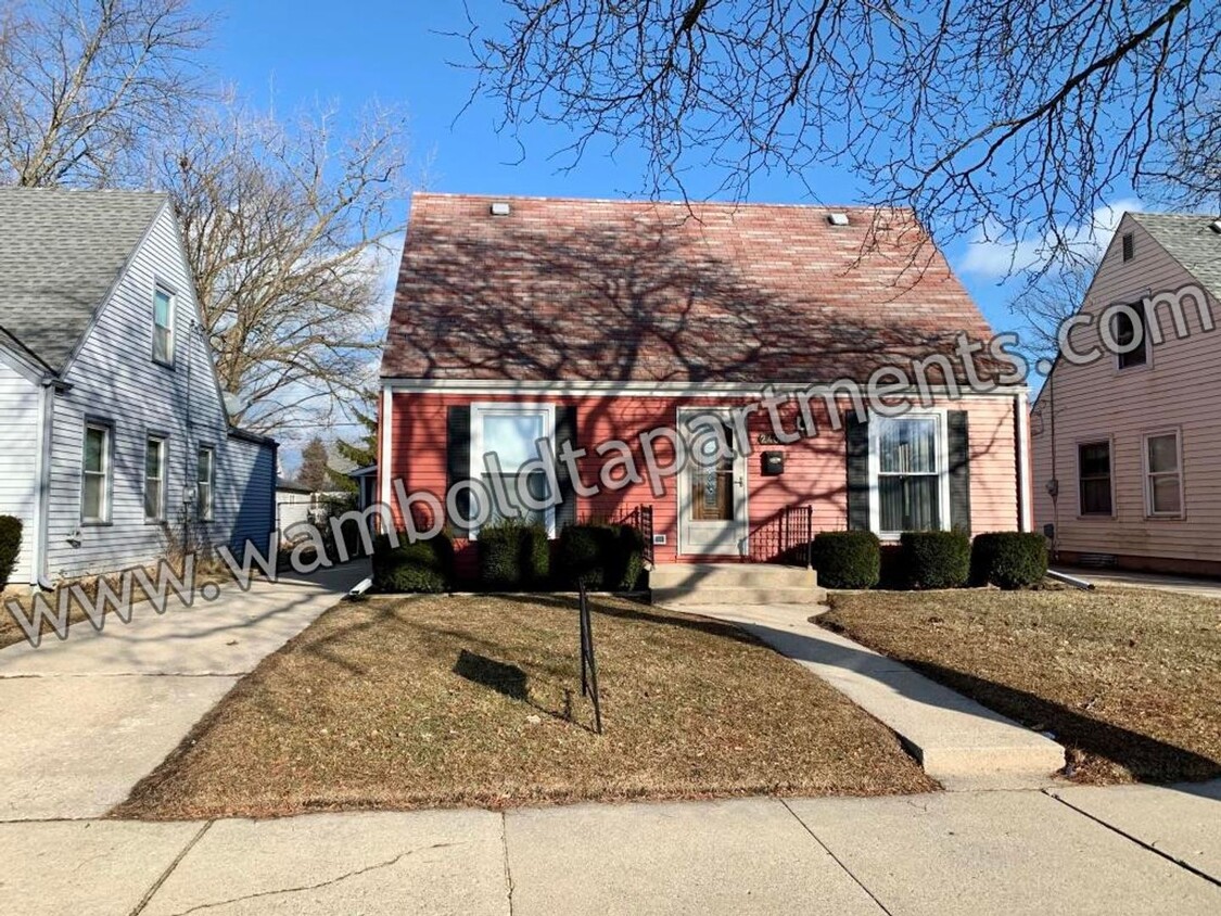 Primary Photo - 3 bed 1 1/2 bath cape cod