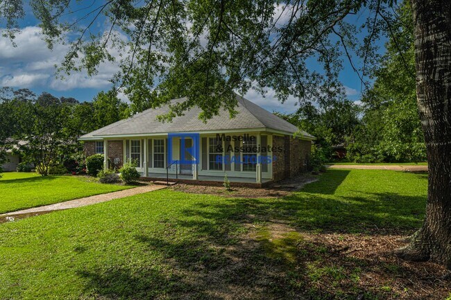 Foto del edificio - 3 Bed/2 Bath House on a Corner lot in Brandon