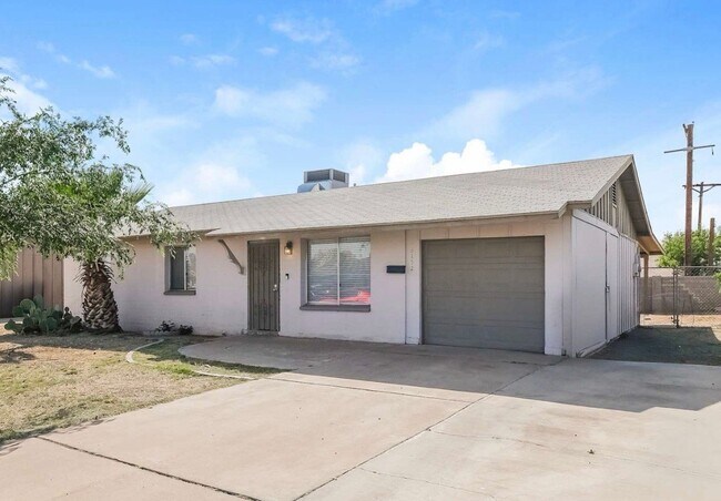 Foto del edificio - 3153 N 64th Dr