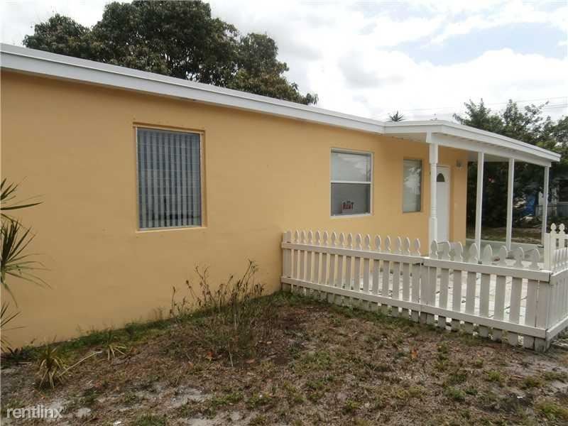 Foto principal - 1724 NE 50th Ct
