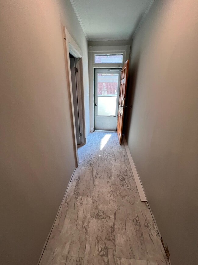 Building Photo - 334 Vine St