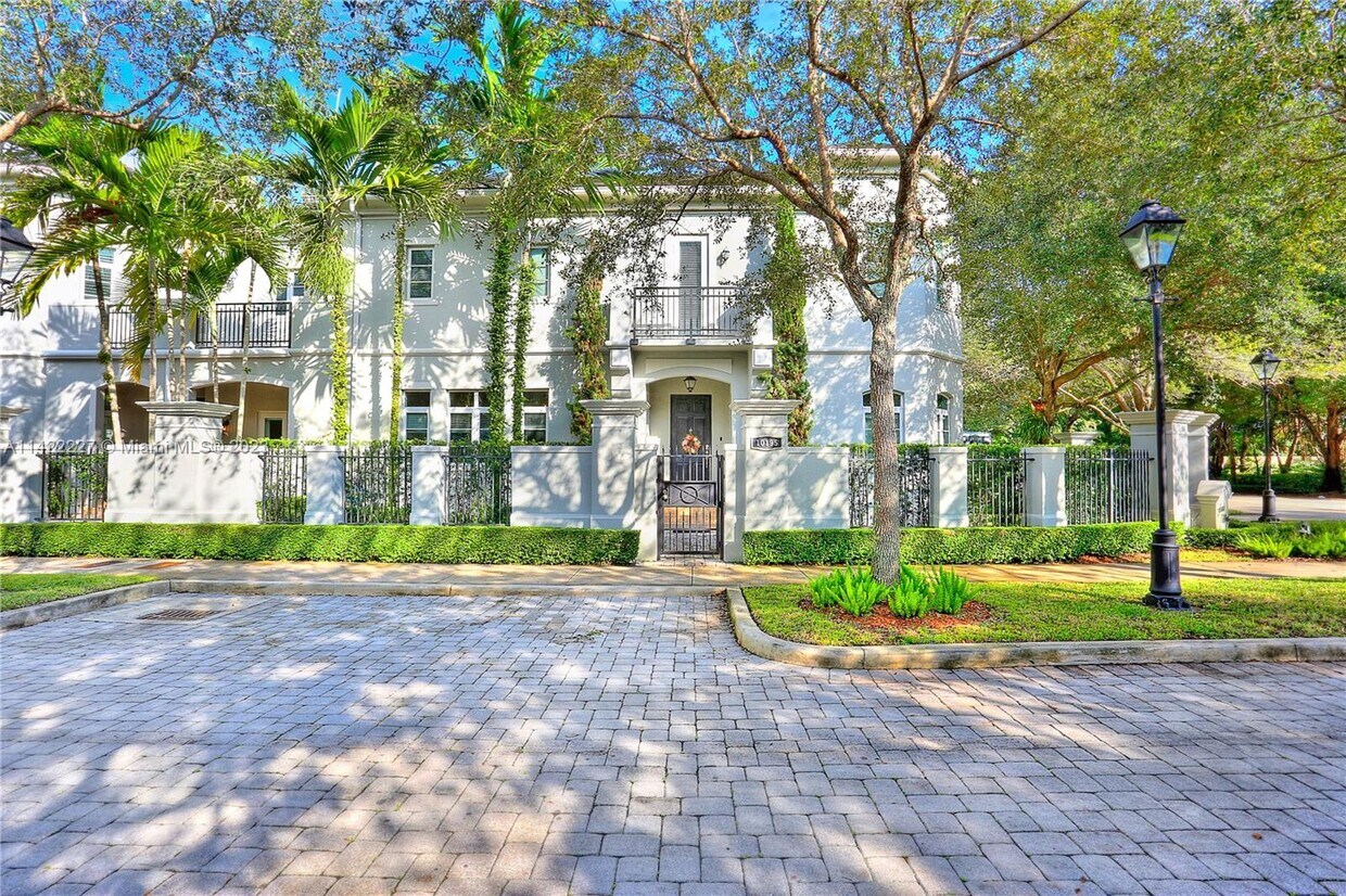10195 SW 75th Pl, Miami, FL 33156 Townhome Rentals in Miami FL